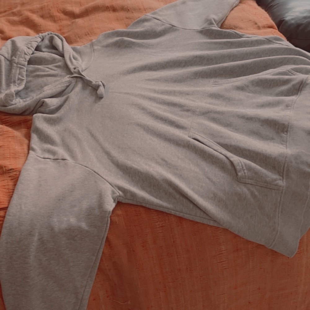 grey sweatshirt